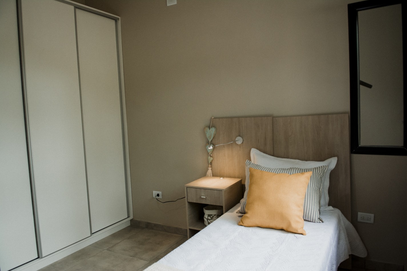 VIVIENDA A ESTRENAR EN VILLA CASTELAR - VILLA GENERAL BELGRANO