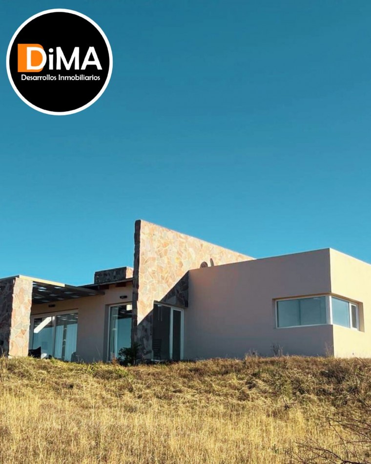 VENTA DE CASA 3 AMB. EN BARRIO ALTOS DEL CORRAL - LOS REARTES