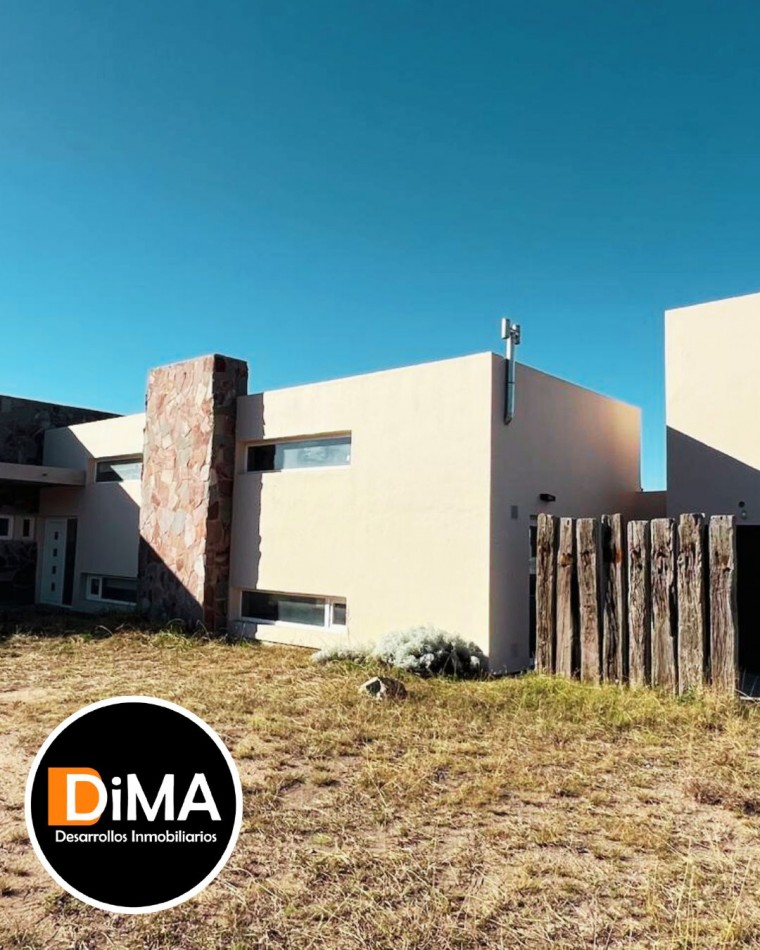 VENTA DE CASA 3 AMB. EN BARRIO ALTOS DEL CORRAL - LOS REARTES