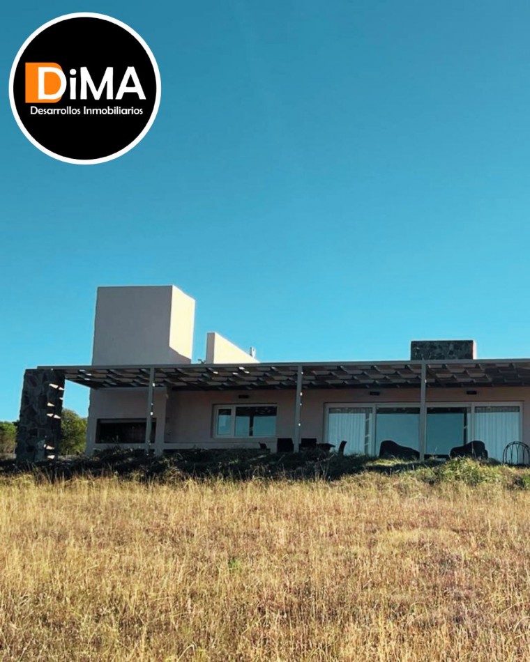 VENTA DE CASA 3 AMB. EN BARRIO ALTOS DEL CORRAL - LOS REARTES