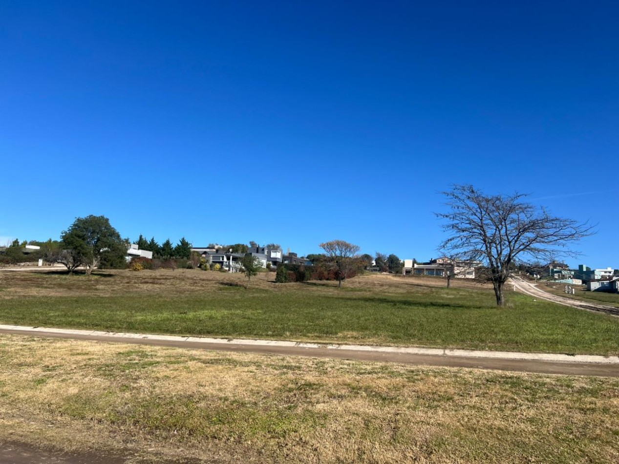 VENTA DE LOTE 2.061 MTS² - BARRIO ALTOS DEL CORRAL - LOS REARTES