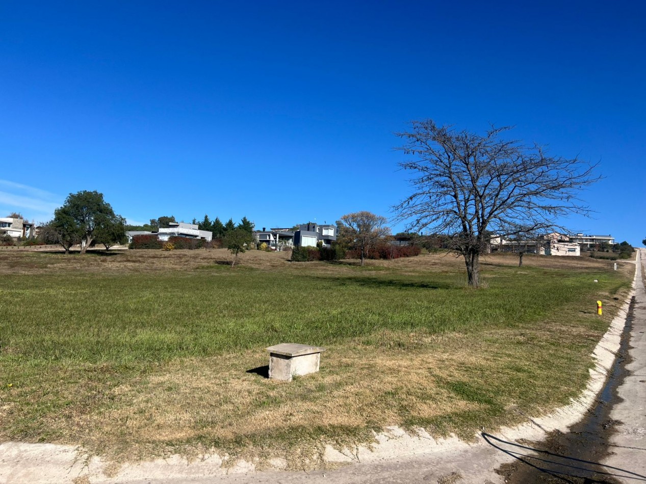 VENTA DE LOTE 2.061 MTS² - BARRIO ALTOS DEL CORRAL - LOS REARTES