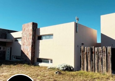 VENTA DE CASA 3 AMB. EN BARRIO ALTOS DEL CORRAL - LOS REARTES